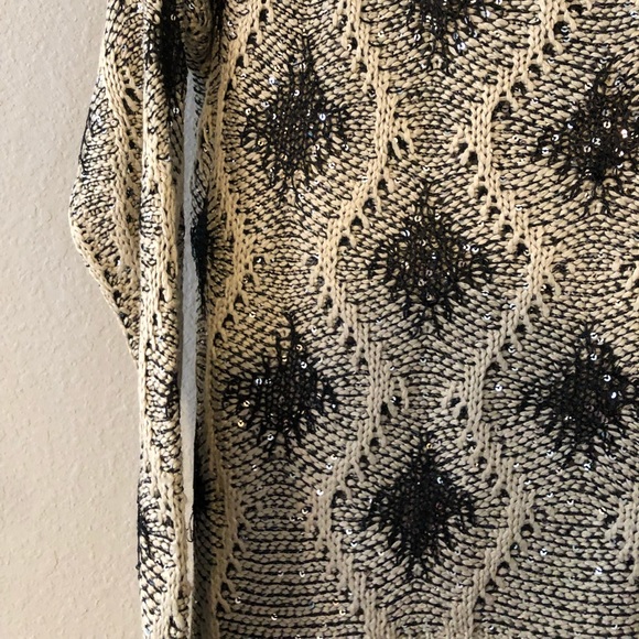 Sequin camel black scoop sweater 🌻 - Picture 3 of 3